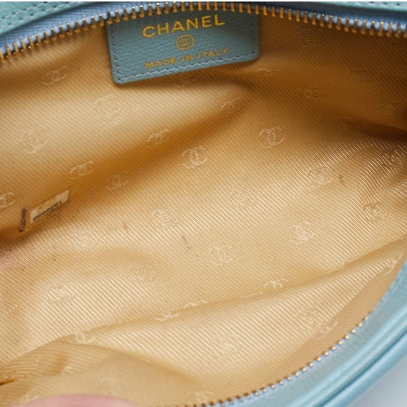 CHANEL Light Blue Cosmetic pouch - Picture 2 of 10